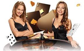 Dealer langsung senja togel menampilkan permainan Three Card Poker dengan kartu